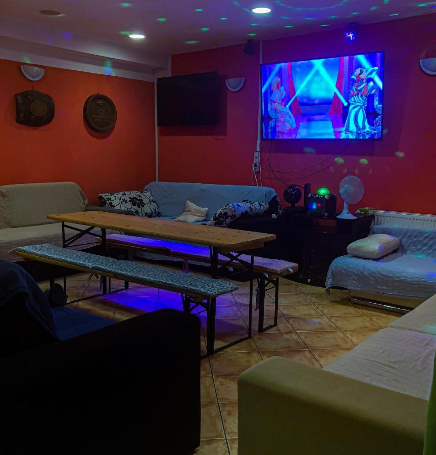 Whole Basement Former Pub3 For Bachelor / Bachelorette Party 부다페스트 외부 사진