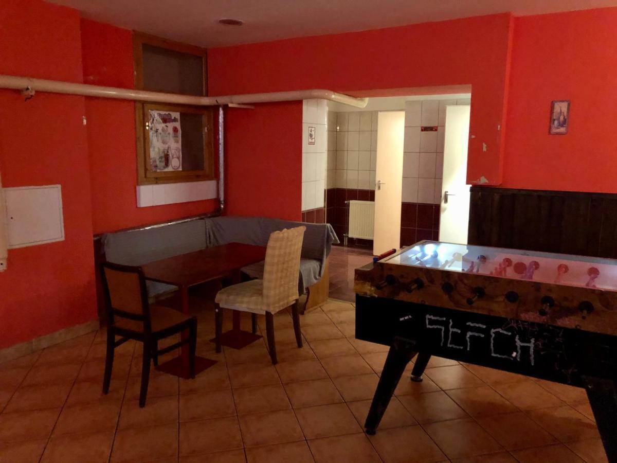 Whole Basement Former Pub3 For Bachelor / Bachelorette Party 부다페스트 외부 사진