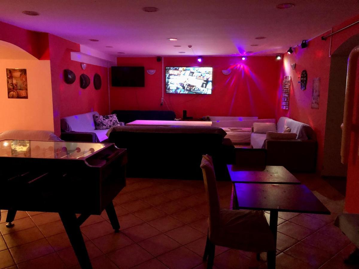 Whole Basement Former Pub3 For Bachelor / Bachelorette Party 부다페스트 외부 사진